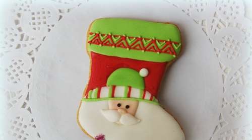 We decorate gingerbread cookies, cookies