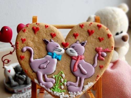 We decorate gingerbread cookies, cookies