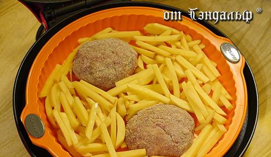 Fried potatoes with meat cutlets with prunes at Princess