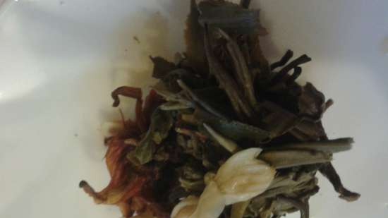 Related fermented willow tea with various additives