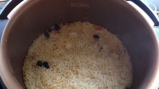 Pilaf con pollo in un multicooker BORK U700