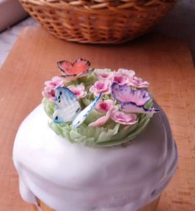 Examples of decorating Easter cakes and Easter