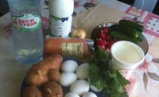 Okroshka su kefir con sedano