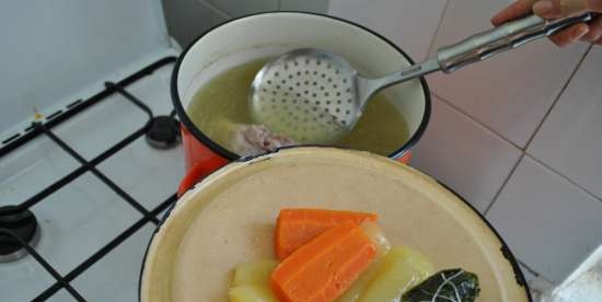 Sorrel soup with turkey