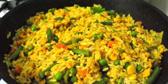 Arroz con pollo al curry al estilo Arambol