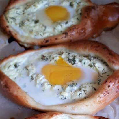 Khachapuri Adjarian