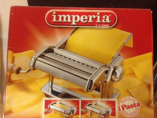 Sfogliatrici per pasta-tagliatelle (selezione del modello, caratteristiche, recensioni)