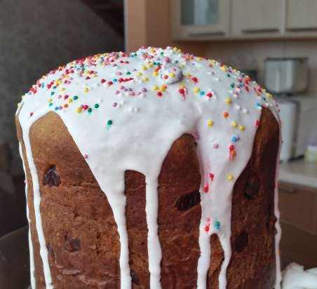 Kulich påskekyss (med sjokolade og kirsebær)