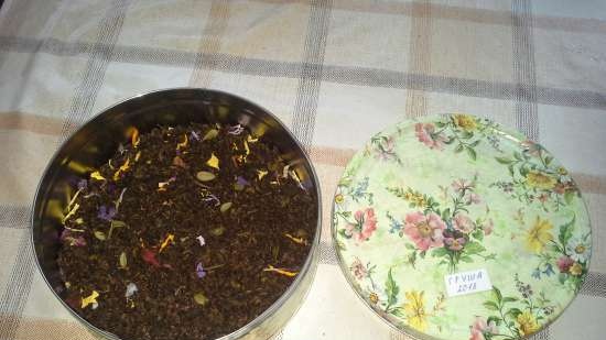 Té fermentado elaborado con hojas de jardín y plantas silvestres (clase magistral)