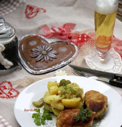 Tinadtad na Estilo ng Schnitzel Vienna (Hackfleisch Schnitzel at Wiener Art)