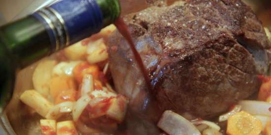 Carne de vită la cuptor cu garnitură de cartofi și păstârnac (Rinderschmorbraten mit Kartoffel-Pastinaken Stampf)