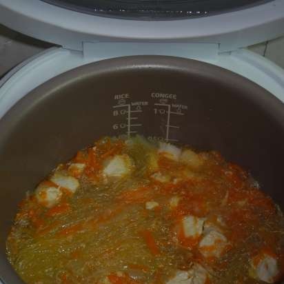 Funchoza, in umido con filetto di pollo (multicooker Philips HD 3036)