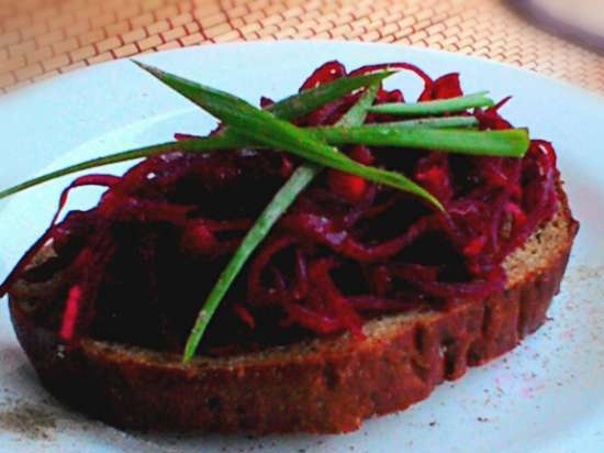 Insalata di barbabietole arrosto con foglie, stile coreano