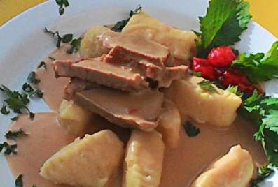 Dumplings (potato lazy dumplings) with veal in sour cream sauce