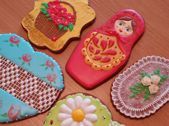 We decorate gingerbread cookies, cookies