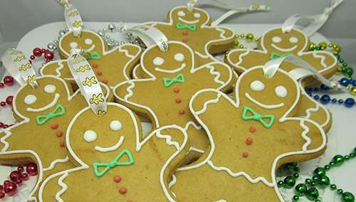 We decorate gingerbread cookies, cookies