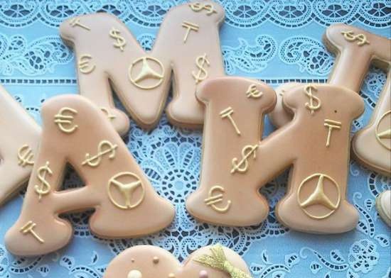 Pinalamutian namin ang cookies ng gingerbread, cookies