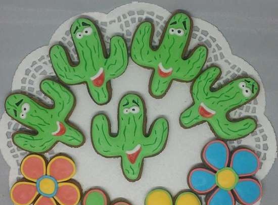 We decorate gingerbread cookies, cookies