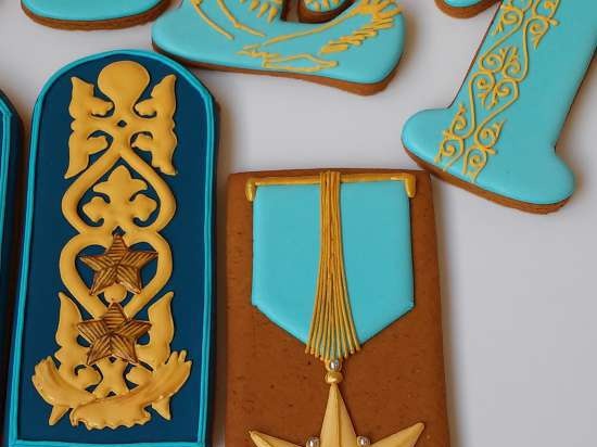 We decorate gingerbread cookies, cookies