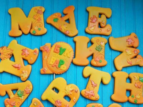 We decorate gingerbread cookies, cookies