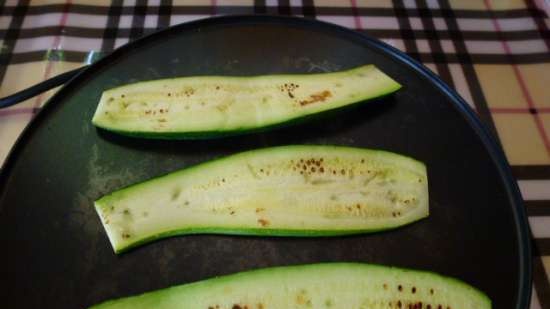 Rustici - rustiche - con olio di nasturzio e zucchine al forno