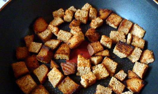 Cod liver salad with croutons and Ashkelon onions