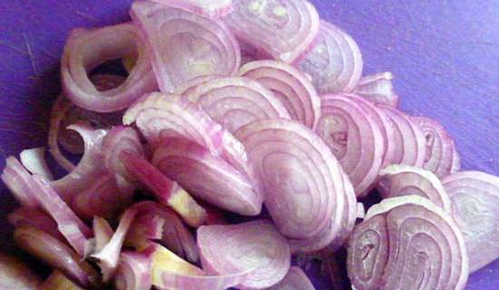 Cod liver salad with croutons and Ashkelon onions