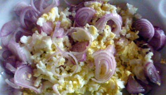 Cod liver salad with croutons and Ashkelon onions