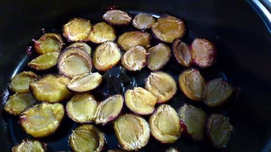 Baked tomatoes and plums