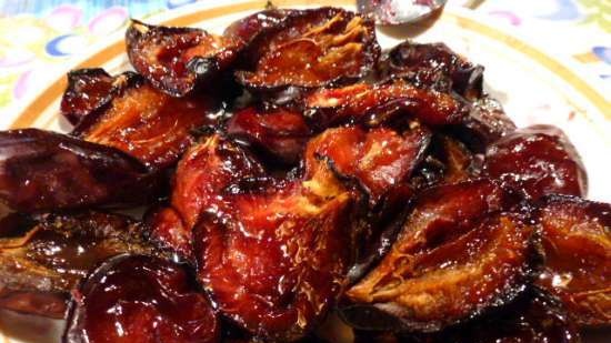 Baked tomatoes and plums