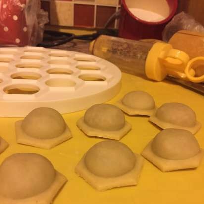 Dumplings and dumplings mold