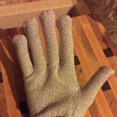 Vegetable graters and shredders, kevlar gloves