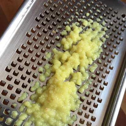 Vegetable graters and shredders, kevlar gloves