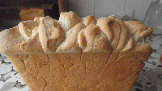 Italian bread Pane al latte Fisarmonica in the oven