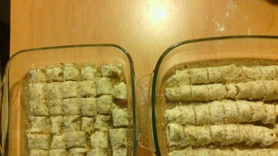 Cuộn a la baklava từ bánh phồng làm sẵn (sử dụng máy cán bột)