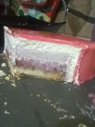 Aardbeienmousse cake