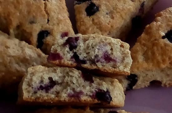 Volkoren kwark scones met bevroren bessen (bosbessen)