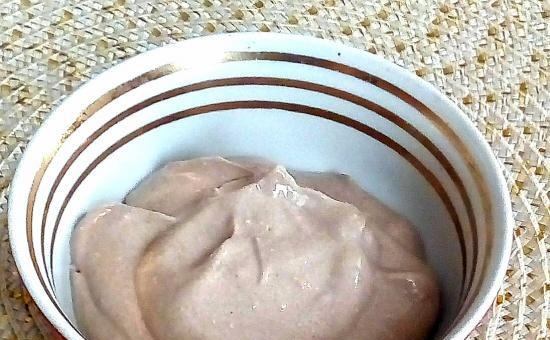 Dieta latte condensato bollito e due creme con il suo utilizzo