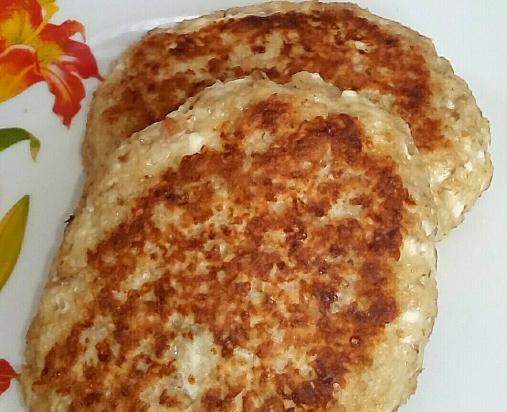 A quick and healthy breakfast with oatmeal, cottage cheese and chocolate