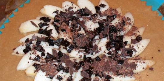 Galeta de fajol amb peres, prunes prunes i xocolata