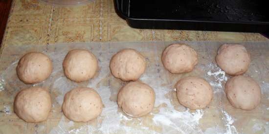 Strawberry yeast buns