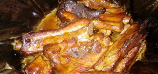 Costillas a la barbacoa perezosas en una olla de cocción lenta Kenwood