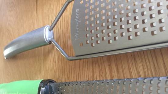 Vegetable graters and shredders, kevlar gloves