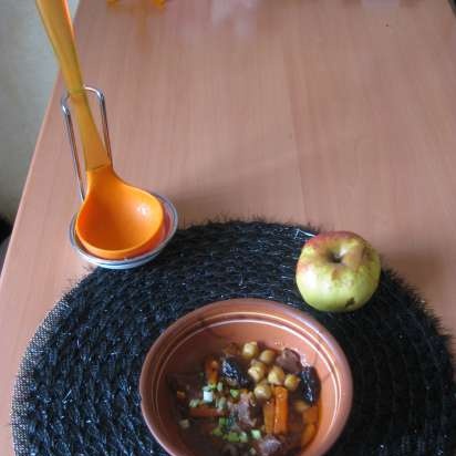 Tagine with lamb, chickpeas and prunes