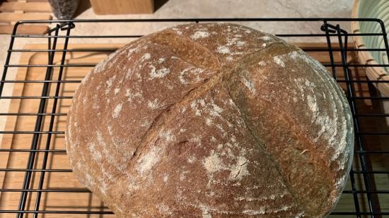 Biscuitbrood in een ketel