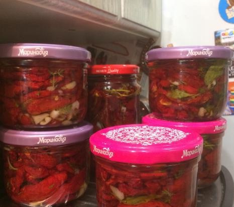 Pomodori secchi al forno in olio profumato (cottura e conserve)