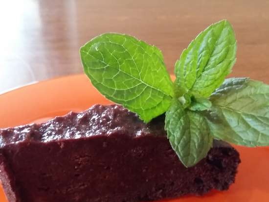 Pastel de chocolate con mousse de cereza (magro)