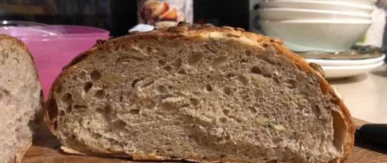 Sourdough na tinapay na may kalabasa at mga binhi ng mirasol