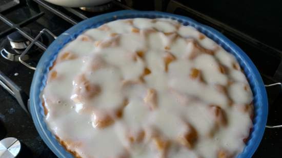 Pastel de ciruelas con relleno de crema agria