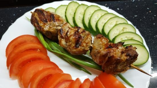 Shish kebab trong quán nướng Ninja